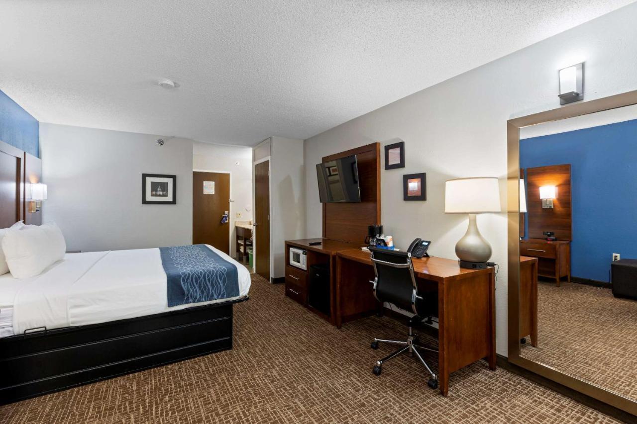 Comfort Inn & Suites St Louis-הייזלווד מראה חיצוני תמונה